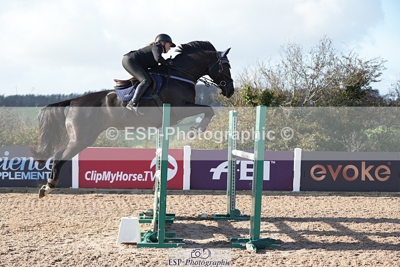 251108-124338-02558 - Cls 13 Foxhunter and 1.20m Open