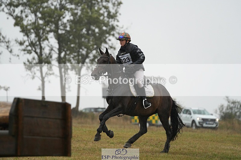 250830-152307-04016 - G-323-Fleur.Jackson