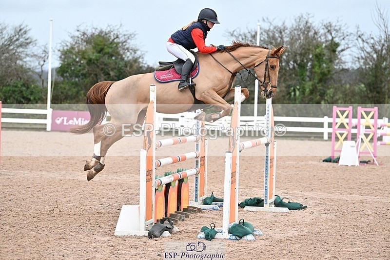 241206-140410-01046 - Cls 6 Foxhunter and 1.20m Open