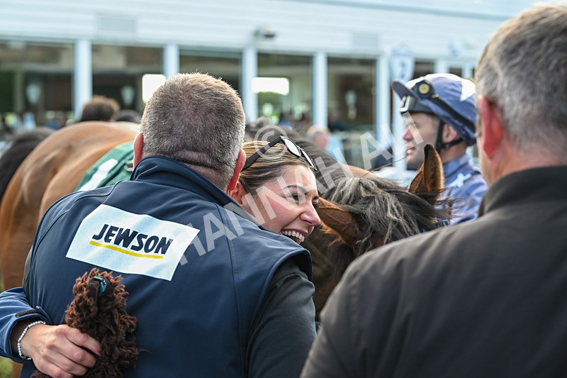 100924-Race 3-Laudable-0231 - Race 3