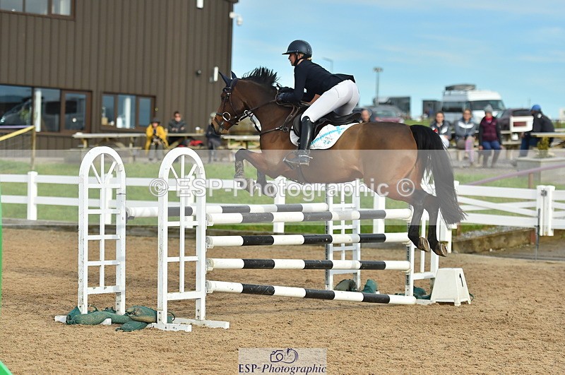 231111A-131748-02095 - Cls 12 Newcomers & 1.10m Open