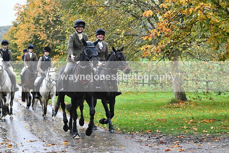 WJ5_6355 - B&B walk back for Hunt Tea !