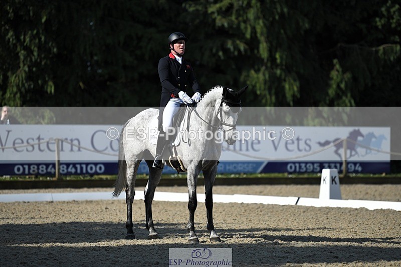 230525-090932-01545 - 302-EN_TARO_DES_VERNIER-Oliver_Townend-WEDTrotUp+DR