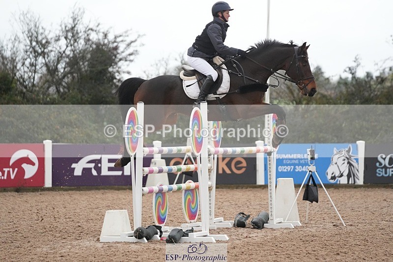 251107-130545-01067 - Cls 6 Foxhunter and 1.20m Open