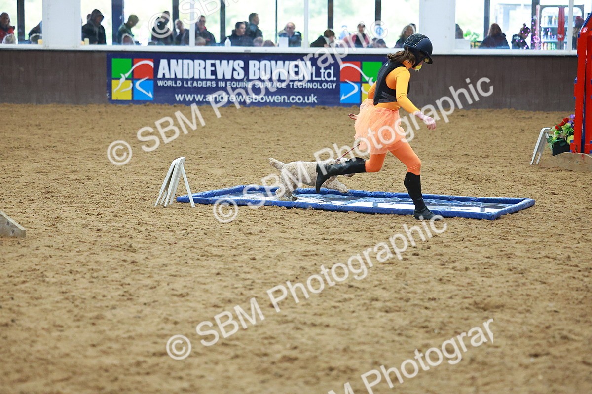 SBM_002369 - Class 3 - Horse & Hound (60cm)