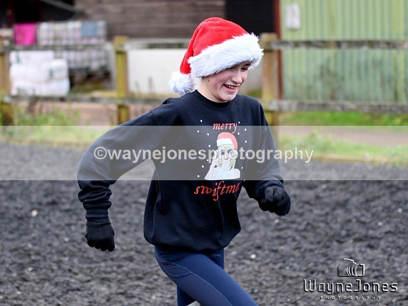 WJ5_3666 - Tanners Christmas Yard Fun 23-12-24