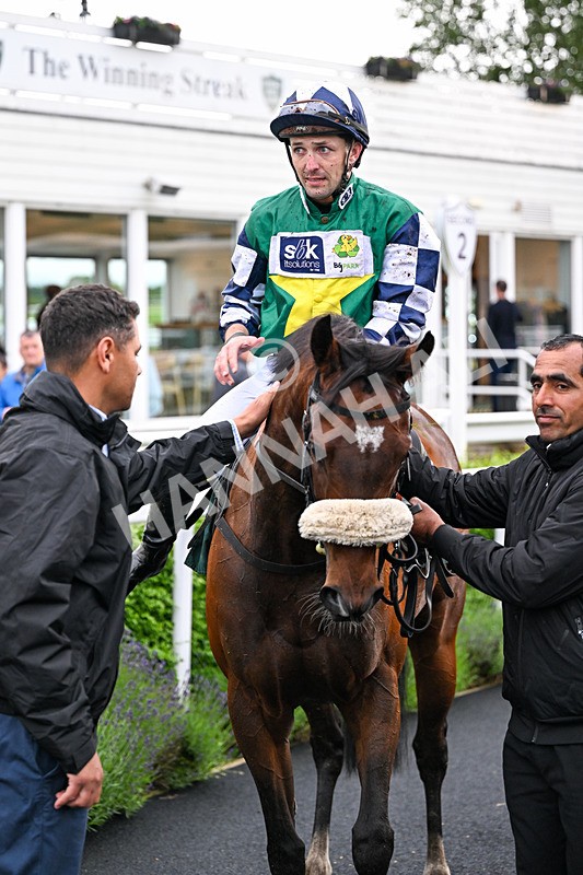 110626-Race 4-Winchurch-4982 - Race 4 19.52pm Download The Raceday Ready App Handicap