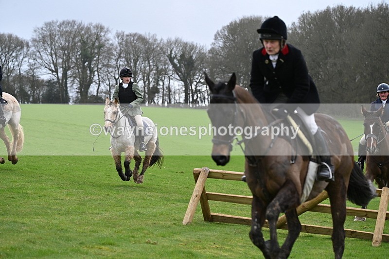 WJ6_9176 - Line Three