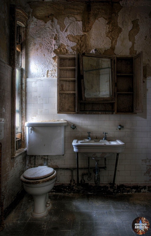 Ellis Island Immigrant Hospital | Bathroom - Ellis Island Immigrant Hospital