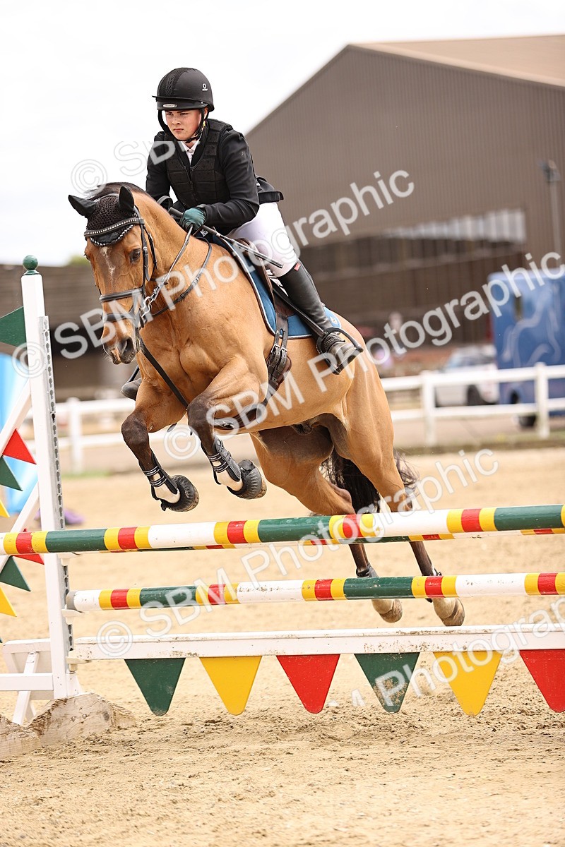 SBM_000409 - Class 4 - 1m showjumping