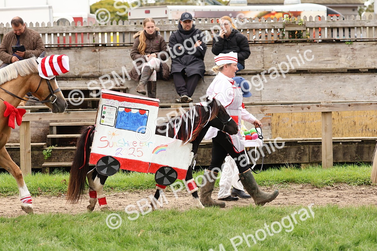 SBM_61637 - S37a - Fancy Dress Showing