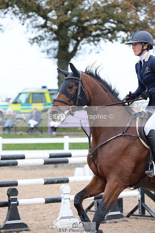 241101A-155340-03110 - FRI Cls 8 National 1.30m