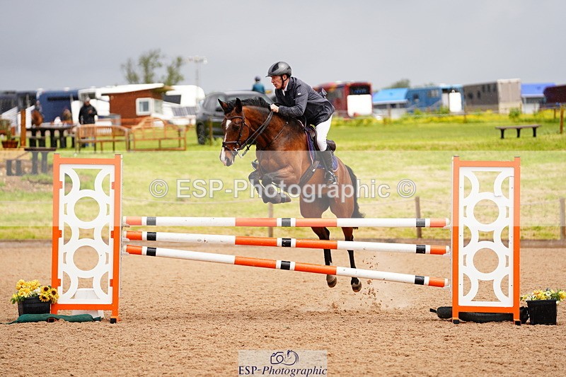 240526A-121104-07973 - Cls 26 Chard Equ 1.05m and 1.10m Grand Prix