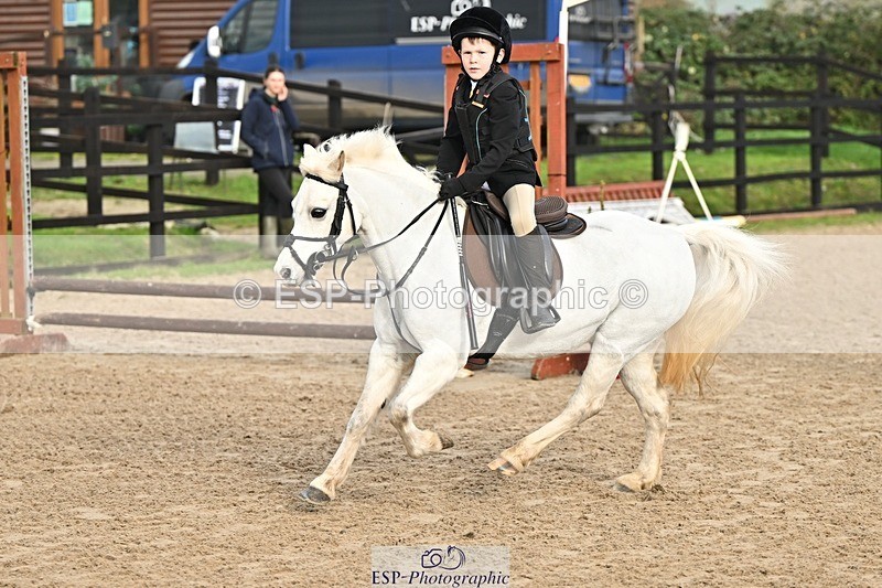 241110-103321-00337 - 40cm Showjumping