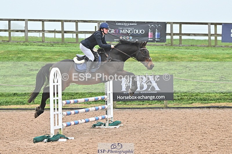 241103A-111721-06971 - SUN Cls 18 British Novice and 90cm Open