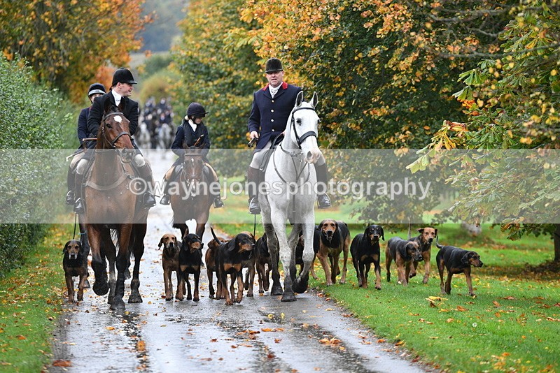 WJ5_6069 - B&B walk back for Hunt Tea !