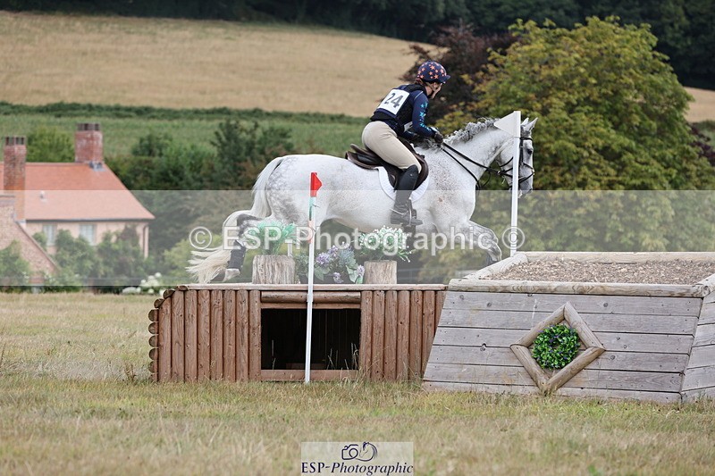 250802A-121747-03476 - C-124-Janine.Paterson-MACHAS.GREY