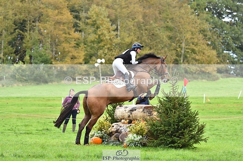 231022-133920-28892 - 330-TRINITY.THANKS.AWFULLY-Imogen.Gloag-XC