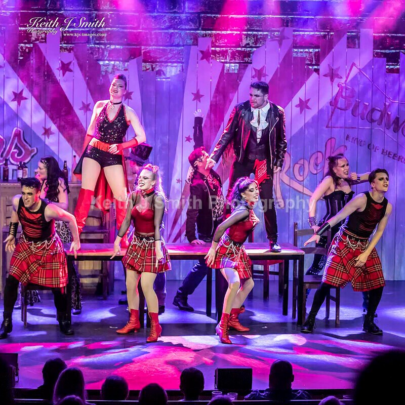 7KJS0079 - Ambition show team