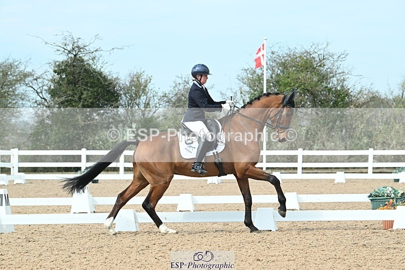 250403-103503-01462 - 036-Abbie.Newbury-Seagry.Viceroy