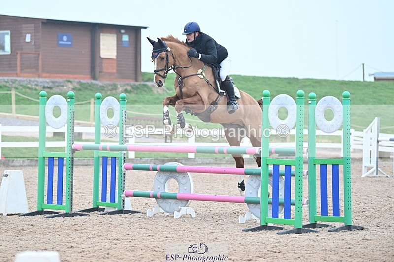 240113A-130854-02122 - Cls 12 Newcomers and 1.10m Open