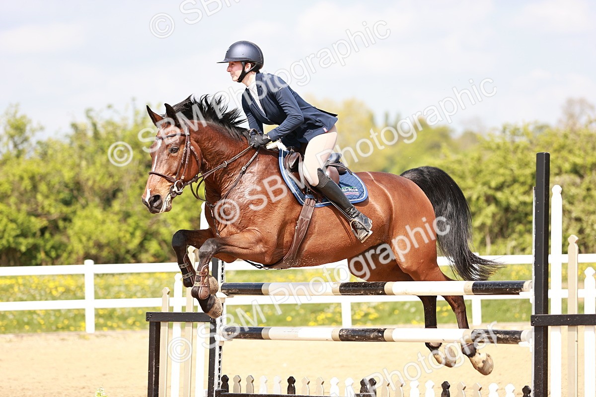  - Class 26 - Senior Foxhunter - 1.20m