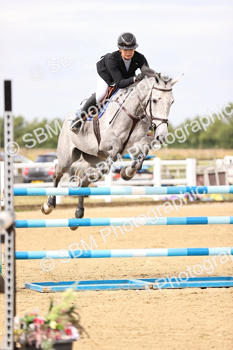 SBM_009524 - Class 8 - Senior Newcomers - 1.10  Open