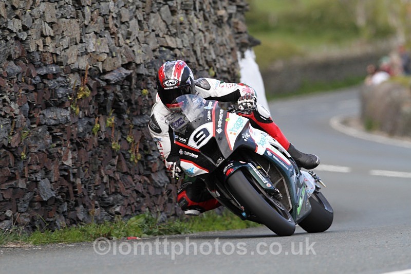 Ian Hutchinson - RST Superbike Race