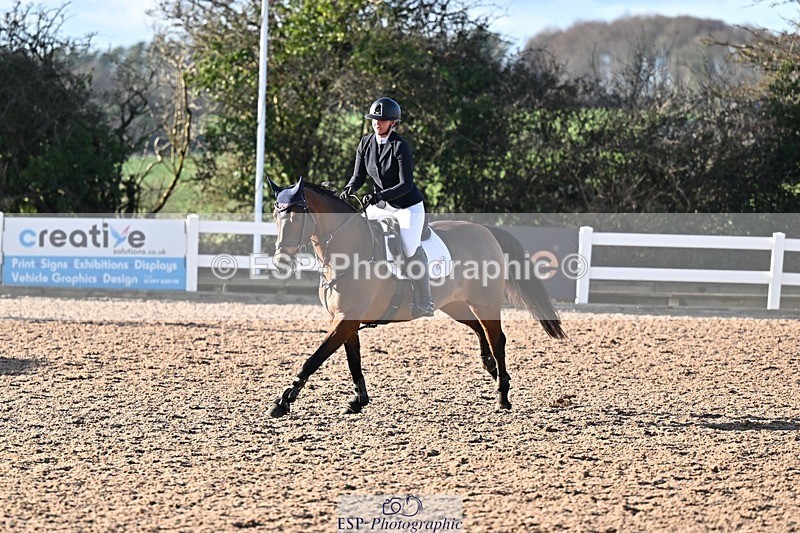 251203-131950-00677 - Cls 4 Newcomers and 1.10m Open