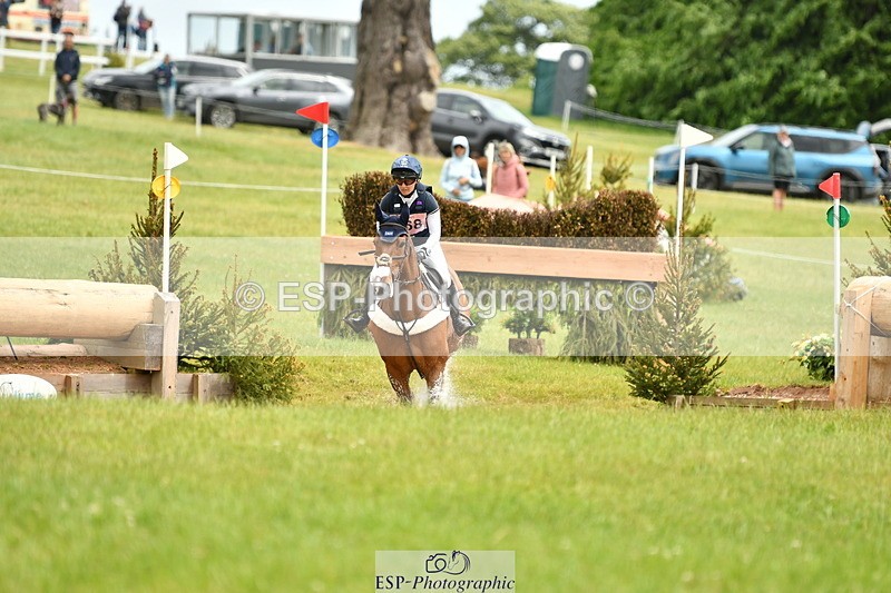 250525A-142606-16940 - D-468-Laura.Collett-LONDON.52