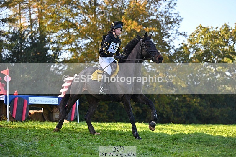 241026-112041-11929 - 377-Bethany.Hull-CARRICK.DIAMOND.OLIVER