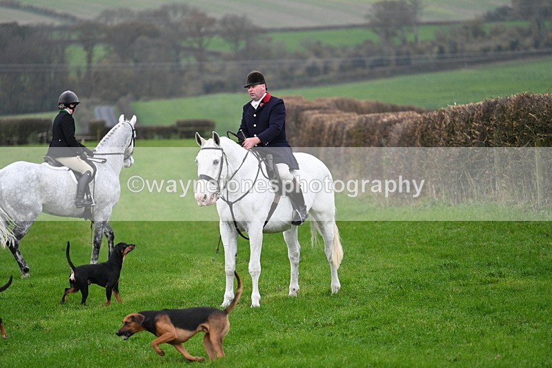 WJ7_8826 - Meet Staff & Hounds