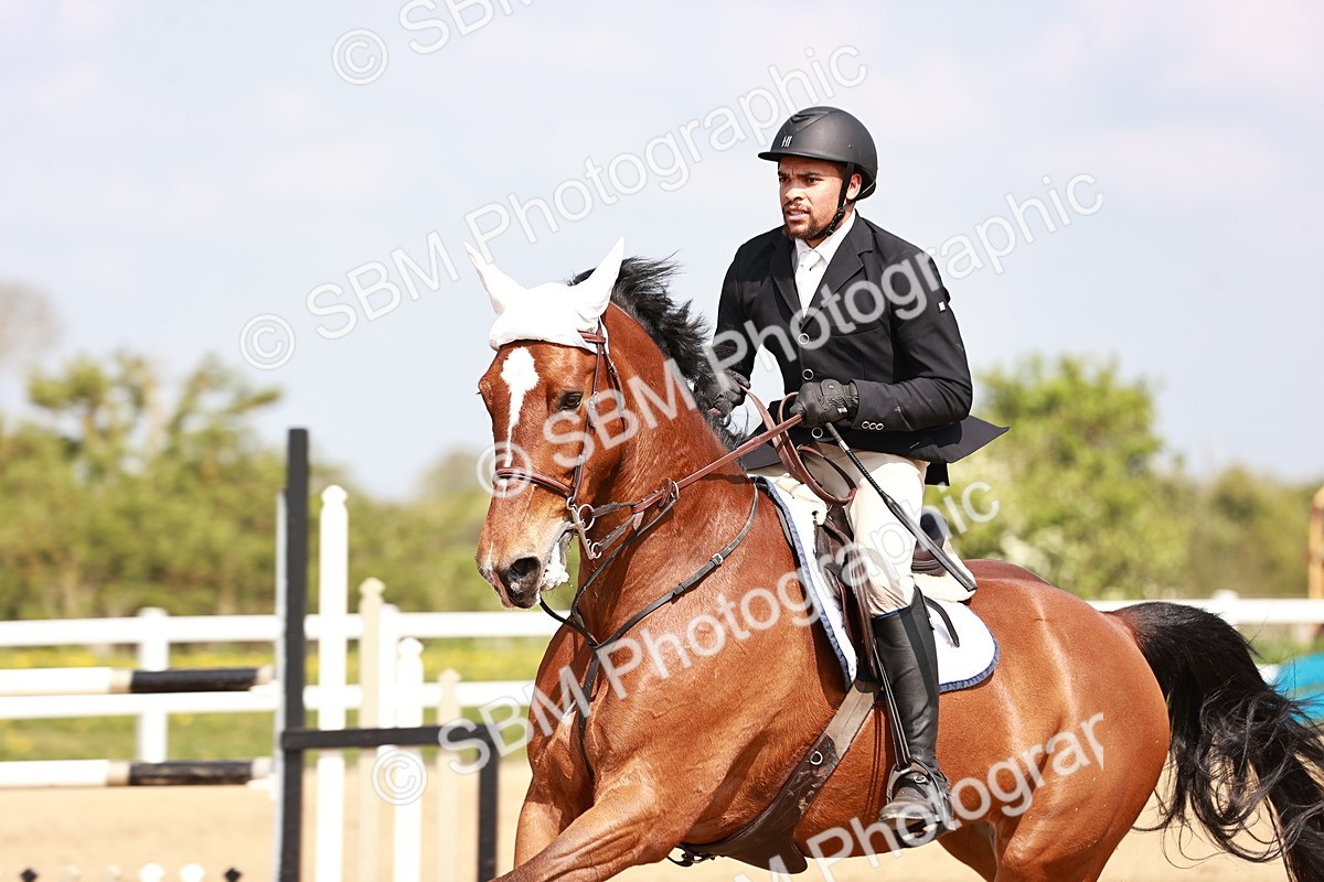  - Class 26 - Senior Foxhunter - 1.20m