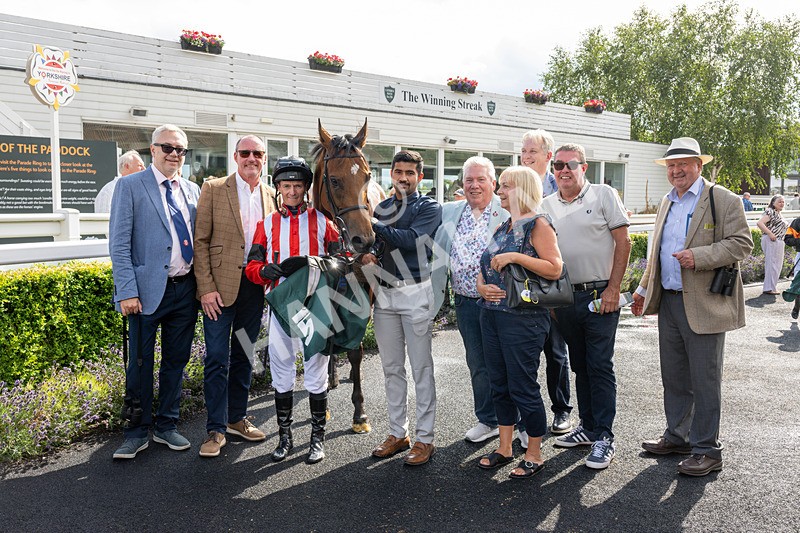 220726-Race 6-Barmyblade-3893 - Race 6 16.42pm Racing Again 4th August Handicap