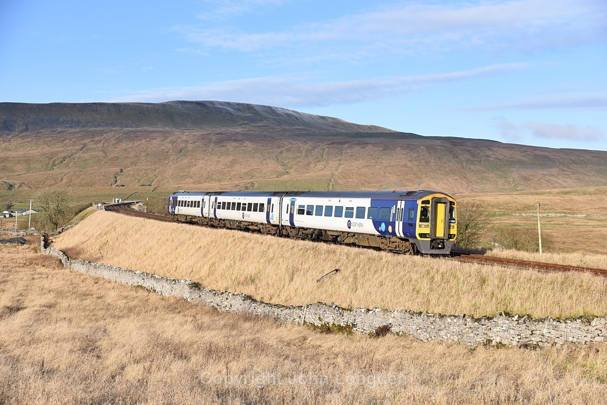 JL - 7.12.22 158753 09:20 Leeds - Carlisle, Ribblehead - Ribblehead