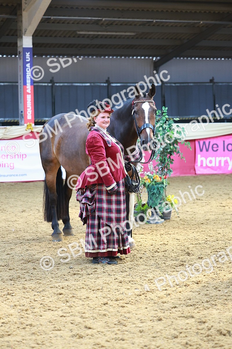 SBM_13658 - Class 104 - IH  Costume