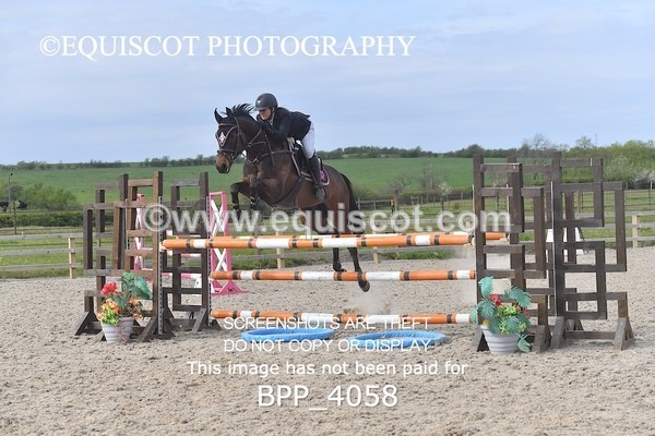 BPP_4058 - CLASS 9 - FRI - Senior Newcomers/ 1.10m Open