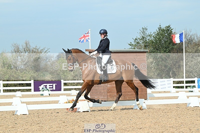 250403-103308-01445 - 036-Abbie.Newbury-Seagry.Viceroy