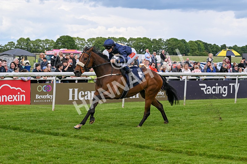 290524-Race 2-Powdering-5688 - Race 2