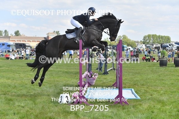 BPP_7205 - CLASS 3 Andrew Hamilton Coach, RHS Foxhunter Championship Qualifier