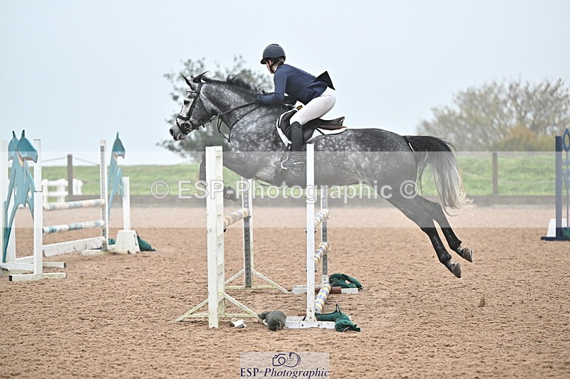 241103A-104019-06716 - SUN Cls 18 British Novice and 90cm Open