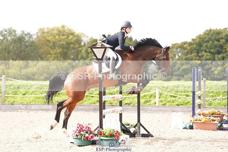 241004A-131300-00555 - Fri 03 Snr Newc & 1.10m Open