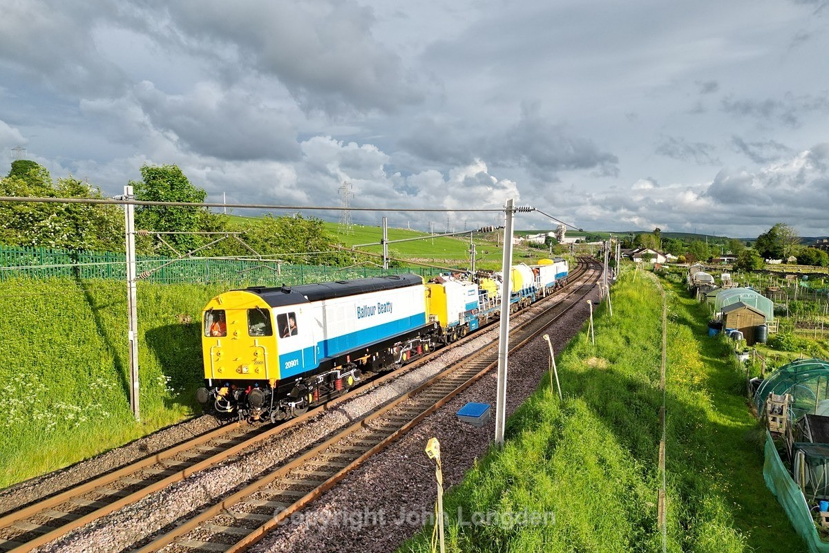 JL - 26.5.24 20905 20901 6J09 Oxenholme - Shap Harrisons, Shap village - Latest shots