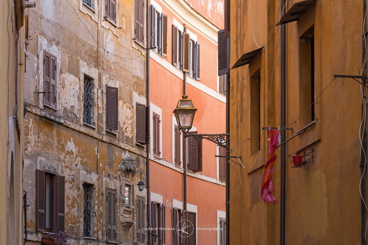 Red scarf - Roman Walls