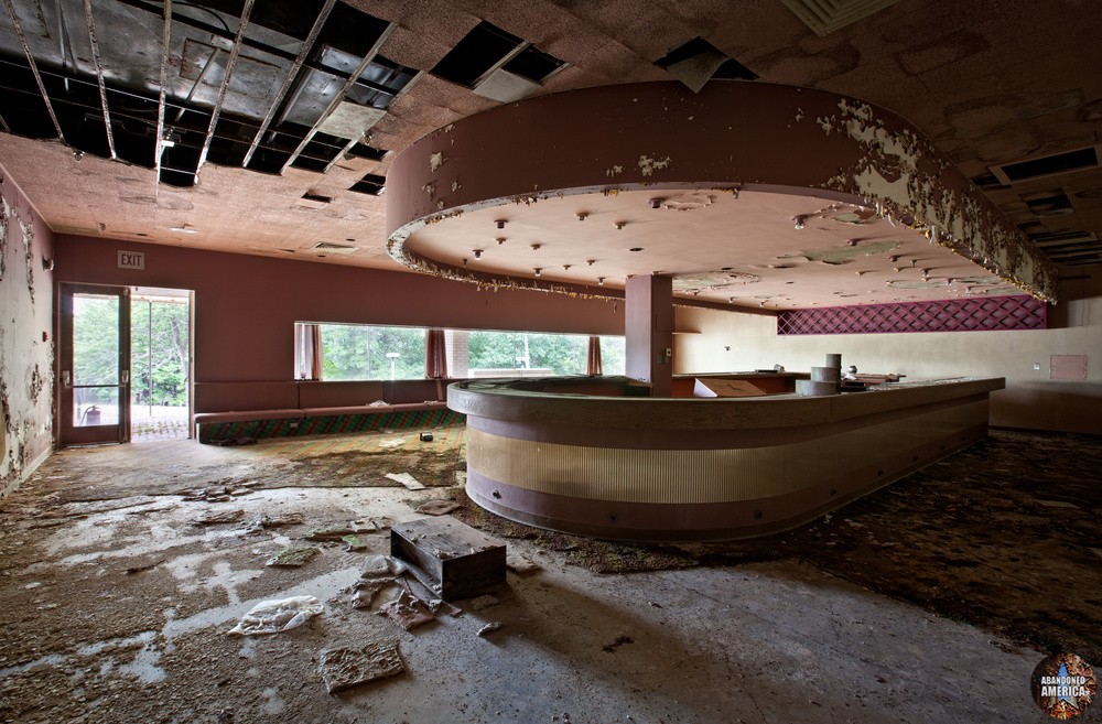 Harmony House Resort - Photographs by Matthew Christopher Murray of Abandoned America