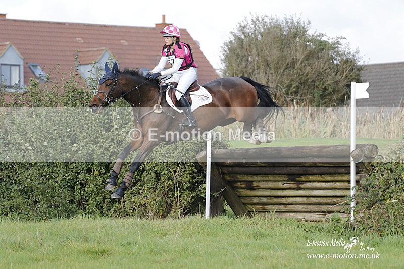  WWHT 171021 3920 - Open (1.00m)  17/10/21