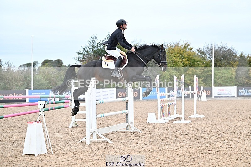 251015-125912-00457 - Cls 4 Newcomers and 1.10m Open