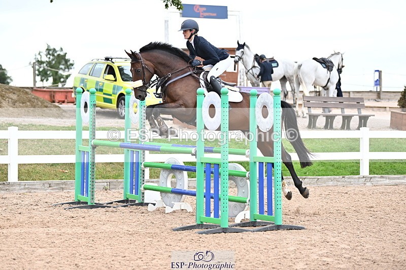 250820B-125400-00641 - Cls 4 Newcomers and 1.10m Open