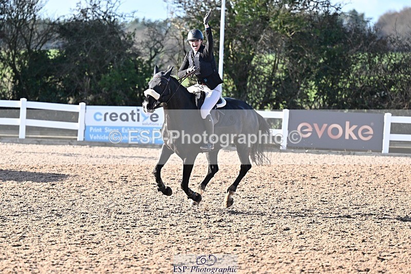 251203-125118-00540 - Cls 4 Newcomers and 1.10m Open