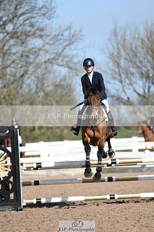 250330-102256-06088 - Cls 32 British Novice and 90cm